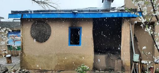 عکس اقامتگاه عمارت پنجره آبی