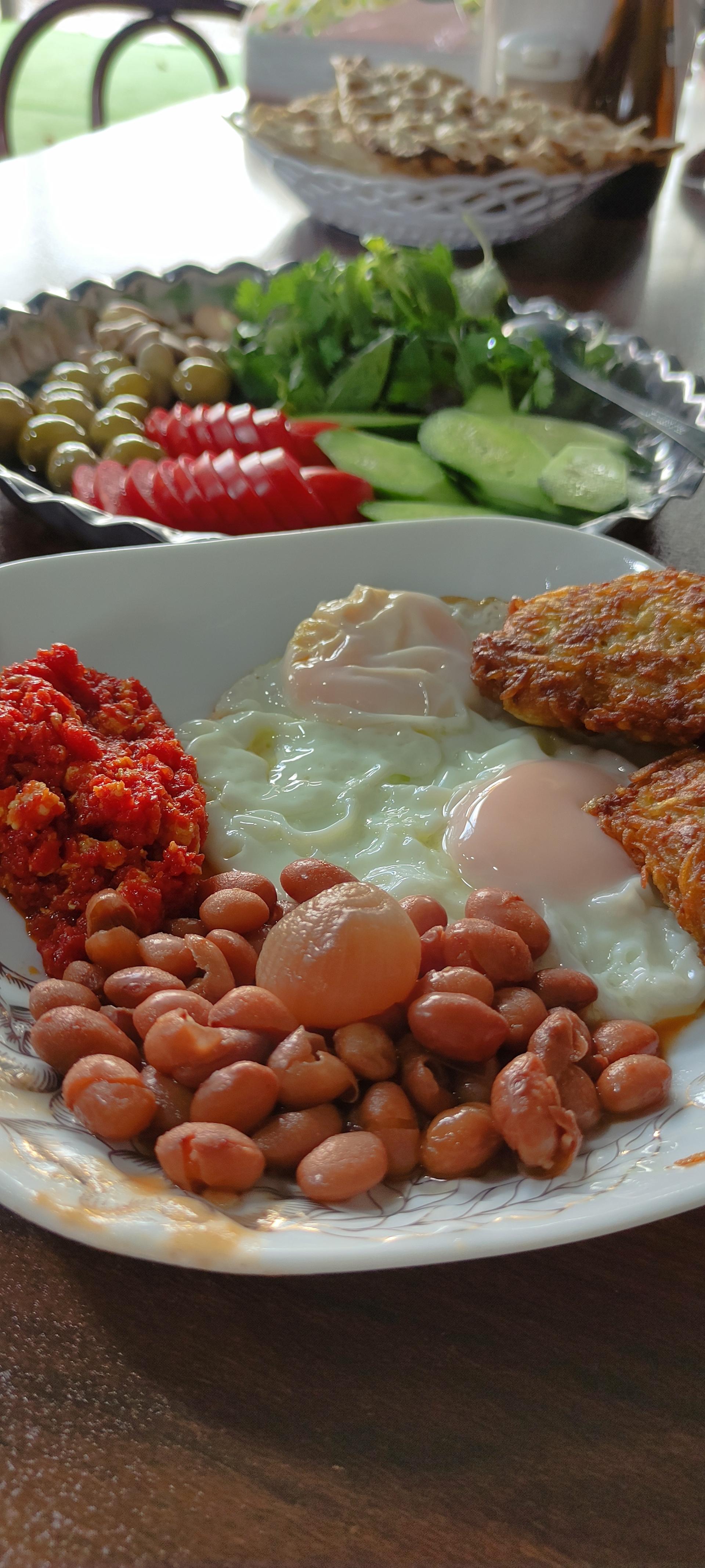 عکس غذا خوری گیل و دیلم