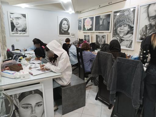 عکس آموزشگاه نقاشی مهر