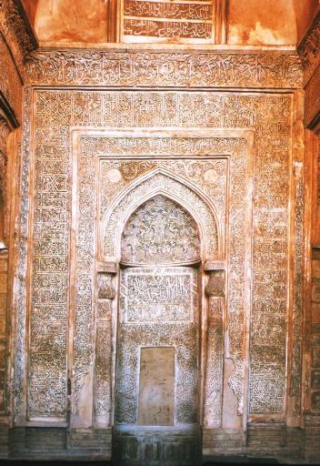 عکس محراب  و شبستان مسجد جامع بسطام 