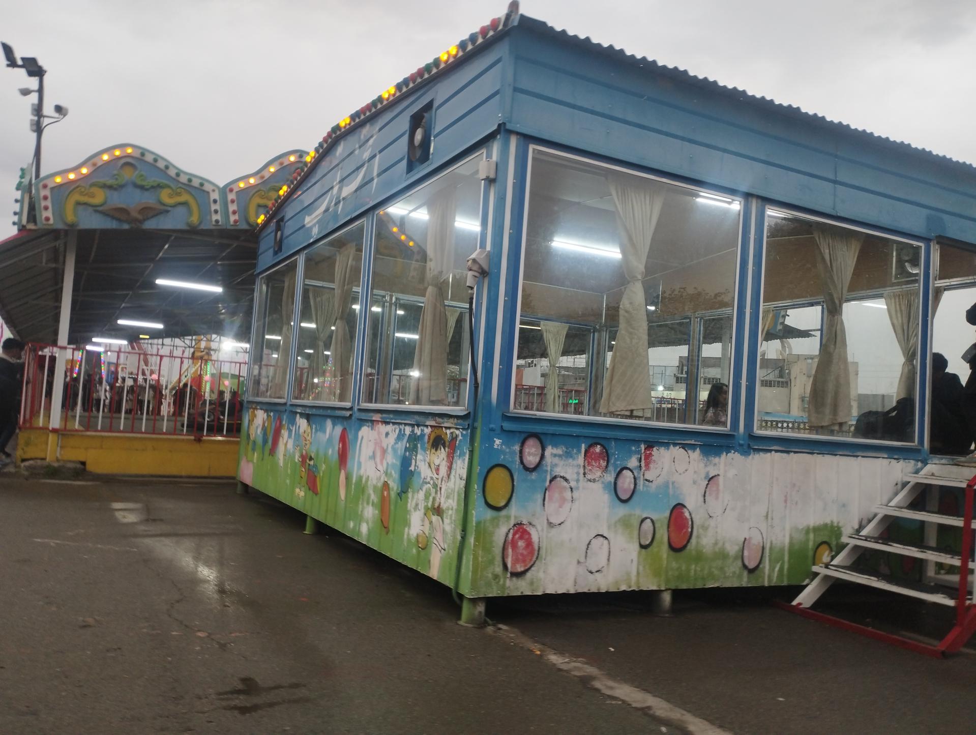 عکس استخر توپ(شهربازی)