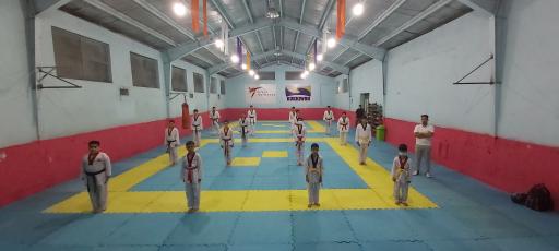 عکس باشگاه تکواندو هلال احمر