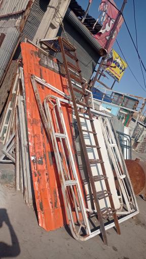 عکس درب پنجره فروشی امید