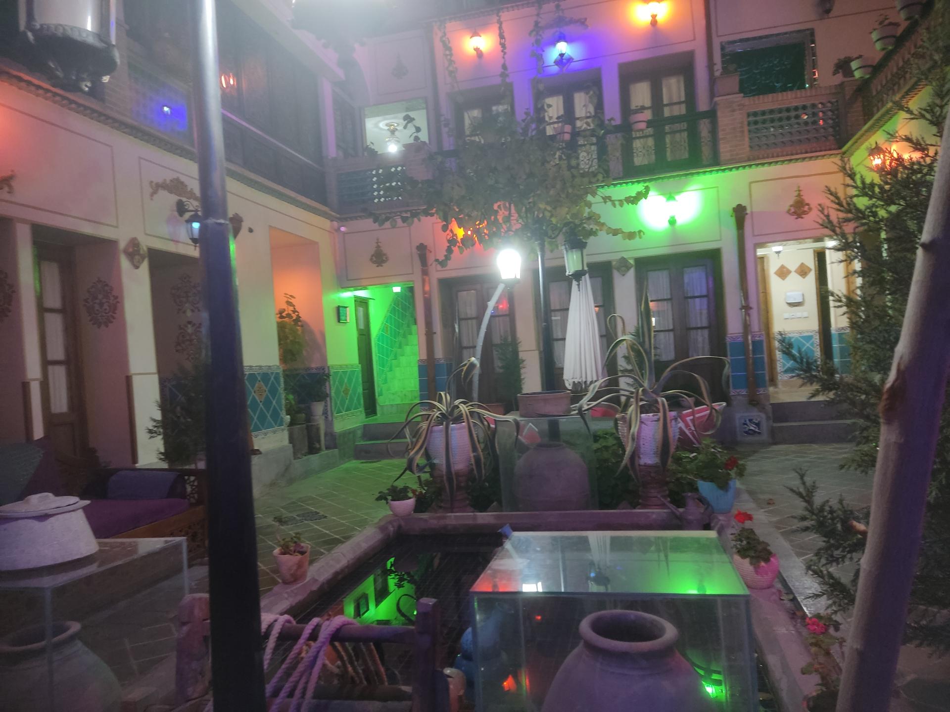 عکس کافی‌شاپ خورشید