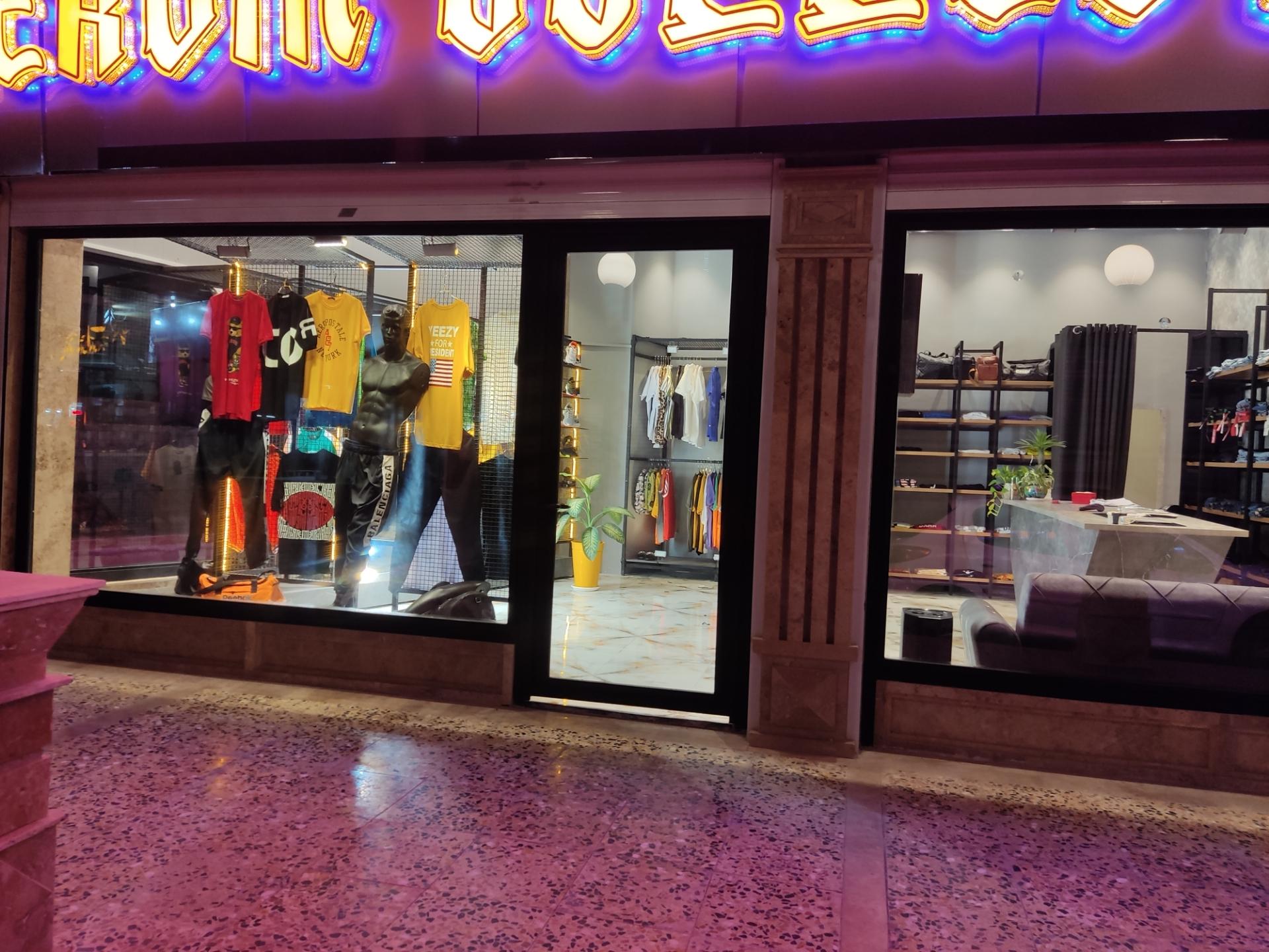 عکس فروشگاه لباس شروین کالکشن