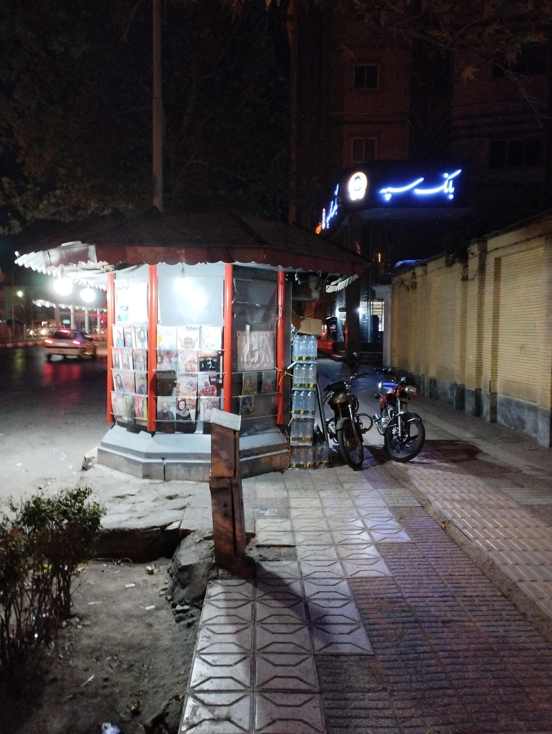 عکس دکه مطبوعات قهوه و تنقلات