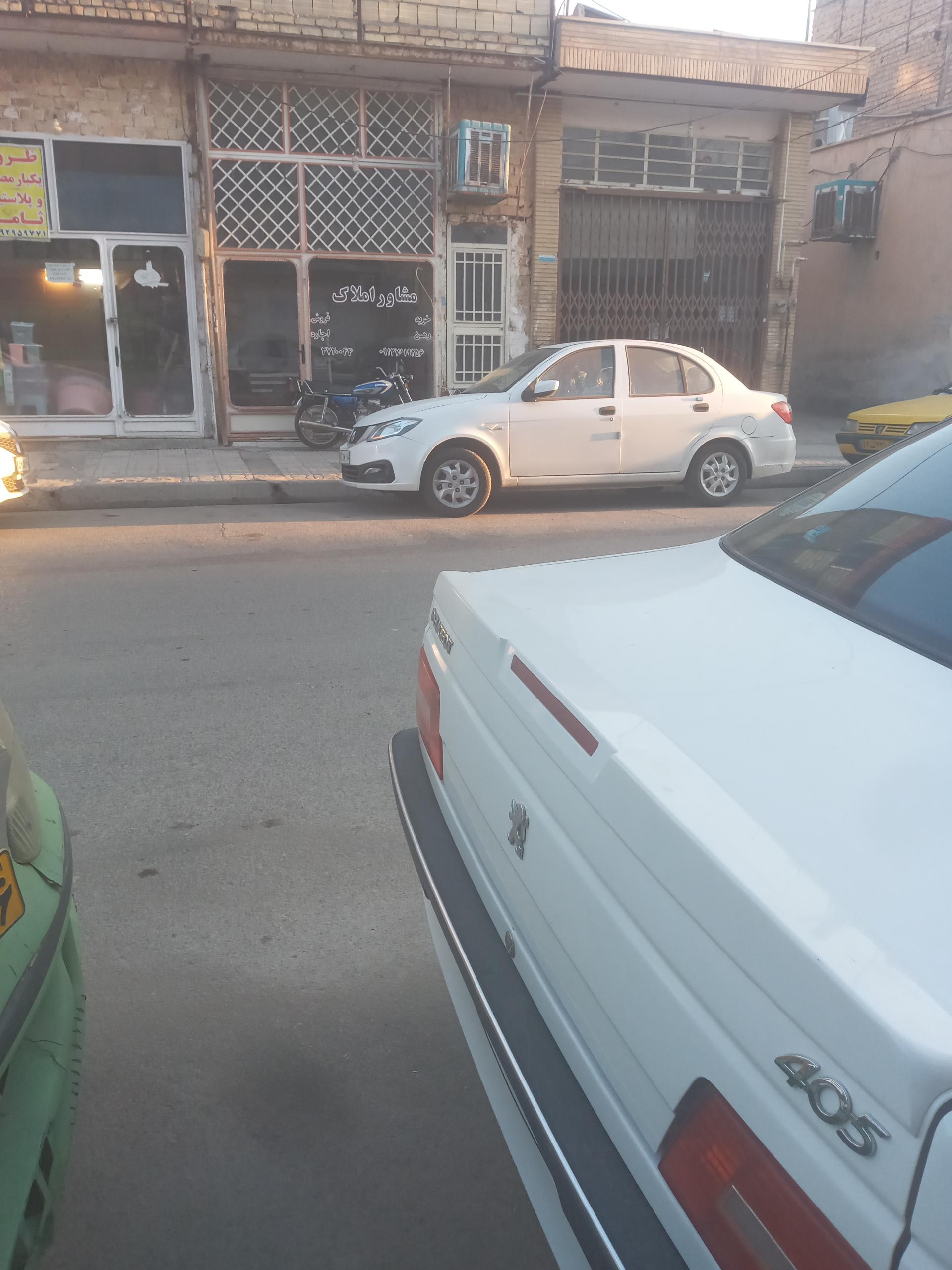 عکس مشاور املاک