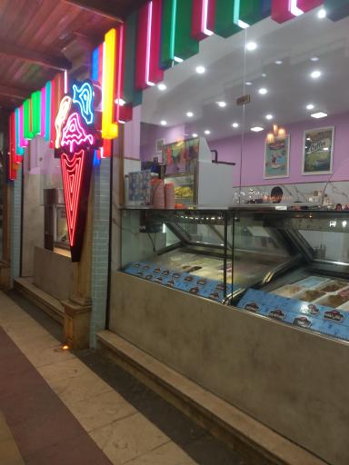 عکس کافه بستنی کاله