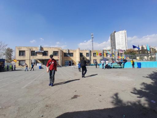 عکس دبیرستان پسرانه هیأت امنایی آزادی (متوسطه اول)