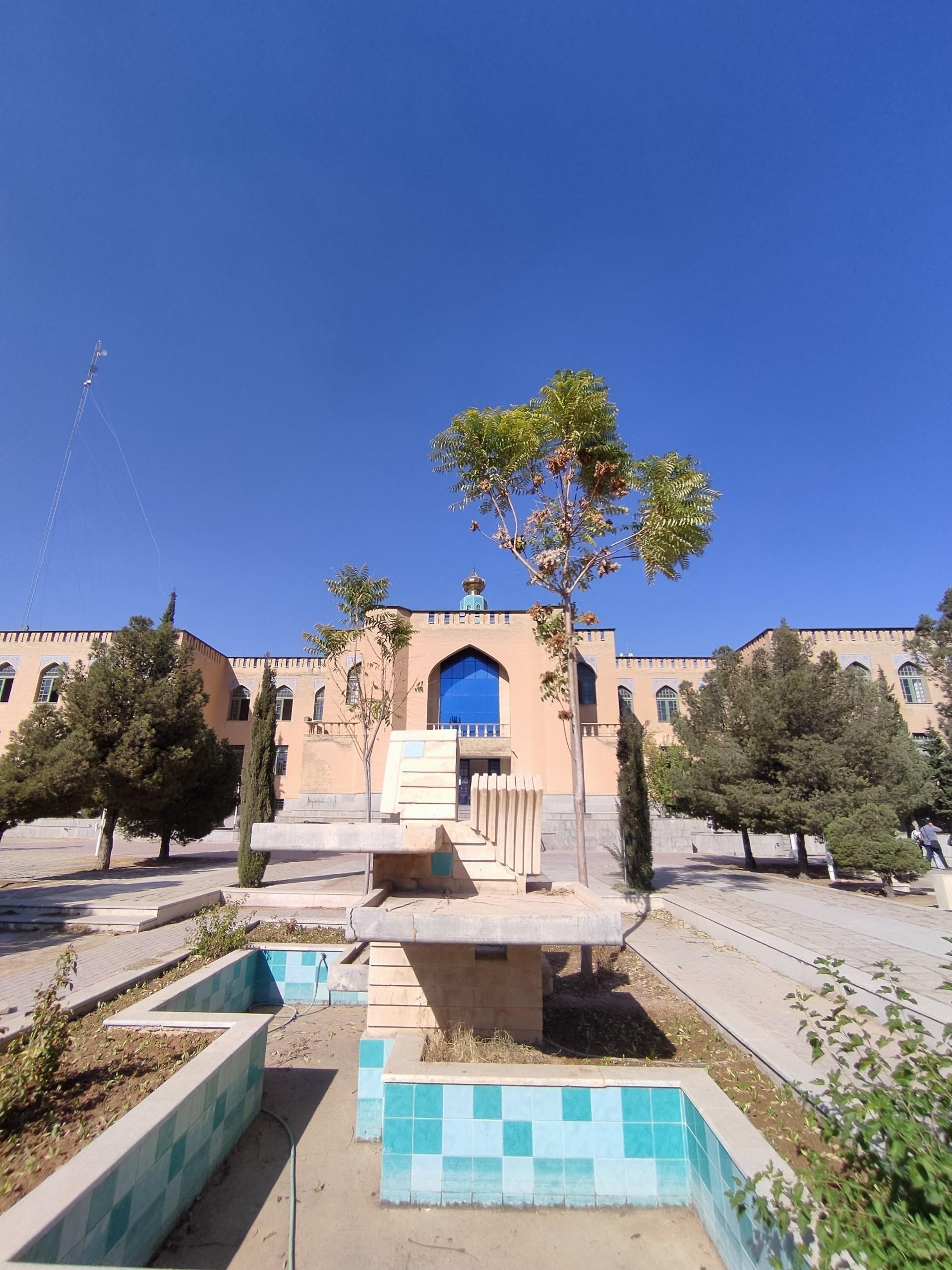 عکس کتابخانه دانشکده هنر و معماری دانشگاه شیراز