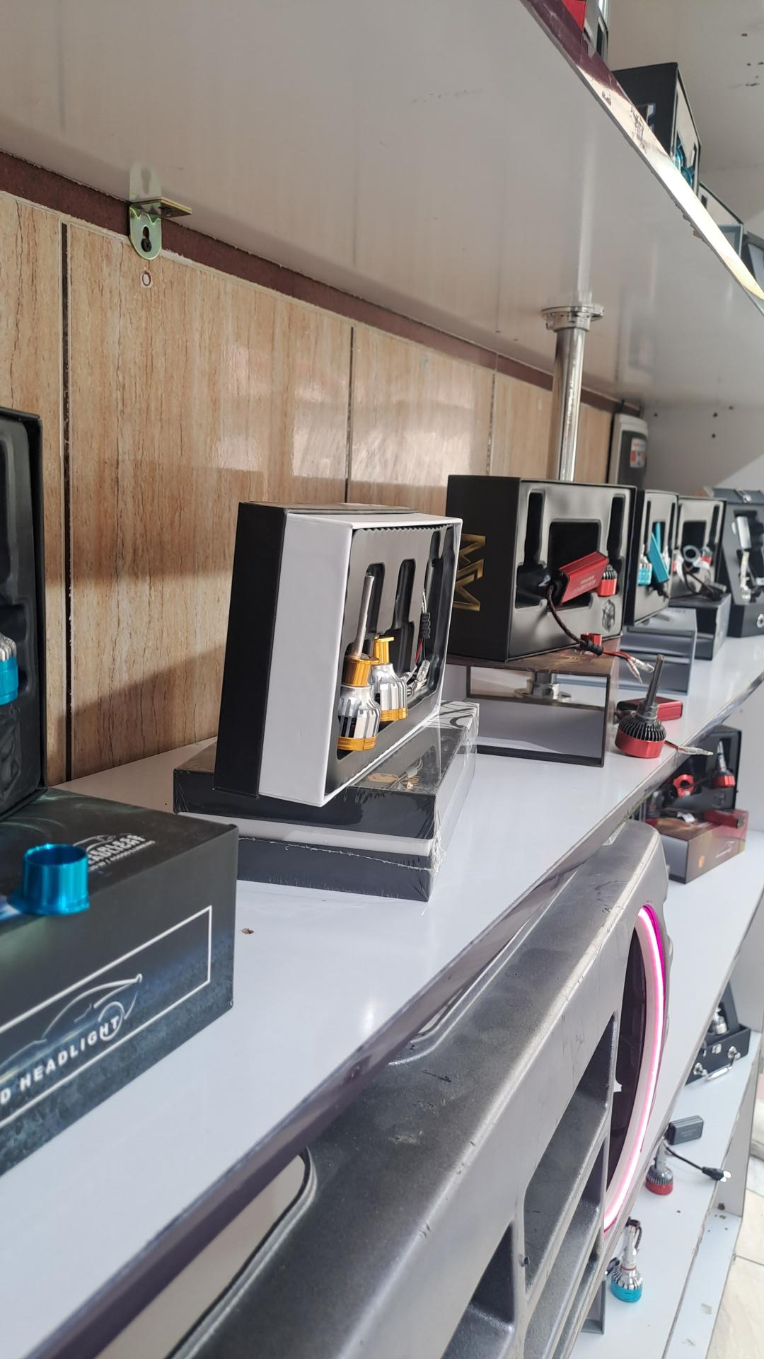 عکس هدلایت مارکت مستر لایت