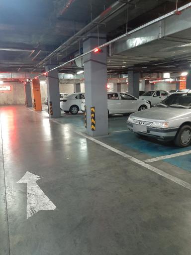 عکس پارکینگ طبقاتی زائر