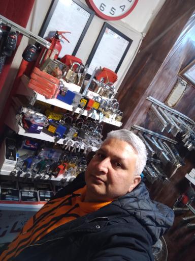 عکس قفل و کلید سازی پوریا