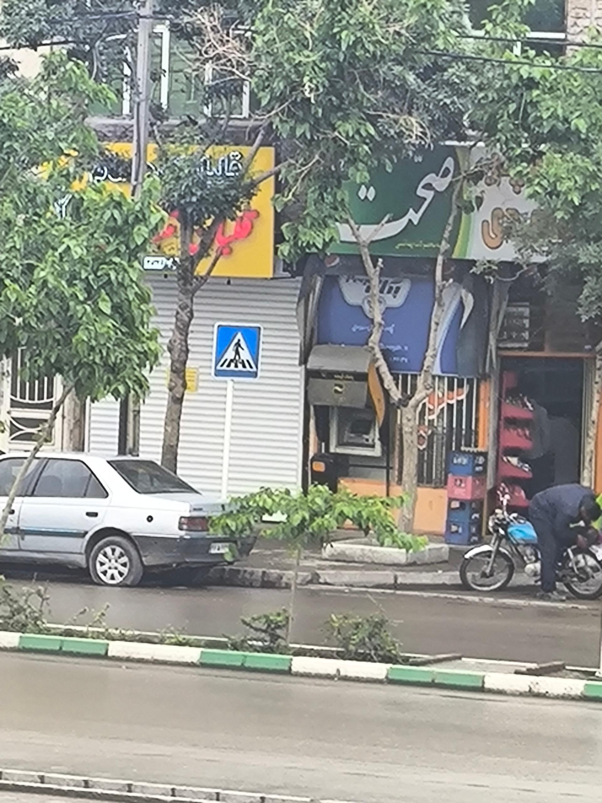 عکس خودپرداز بانک آینده