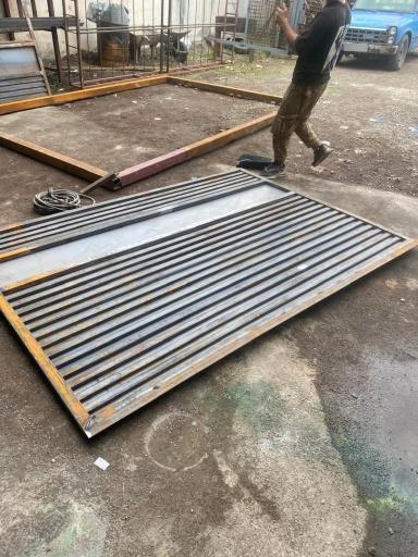 عکس آقای پله و آقای آهن