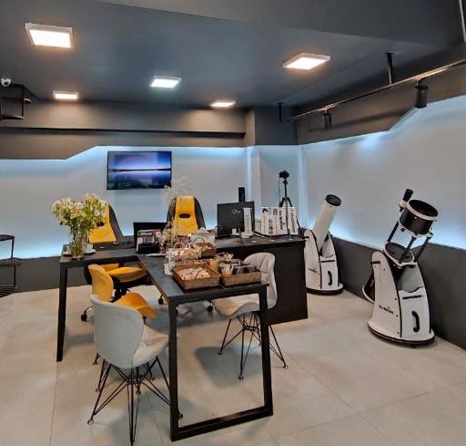 مرکز نجوم لونا