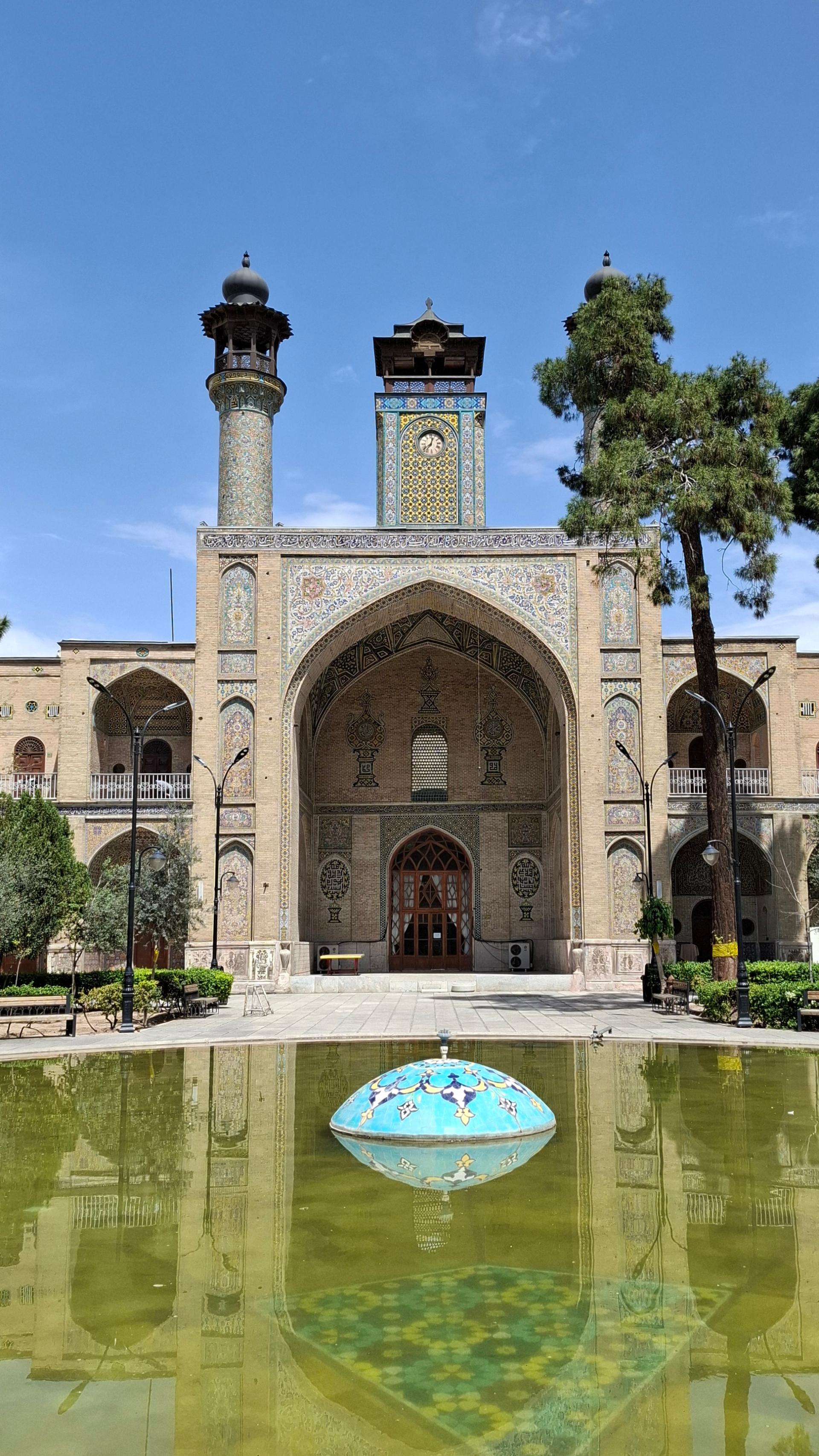 عکس مدرسه عالی و دانشگاه شهید مطهری