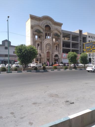 عکس فروشگاه فرش و مبل خانه ایرانی