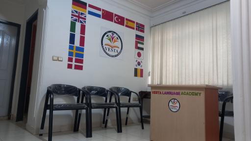 عکس آکادمی زبان وستا 