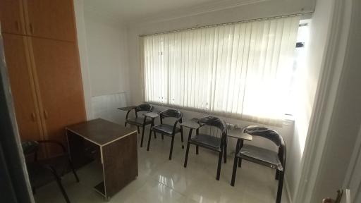 عکس آکادمی زبان وستا 