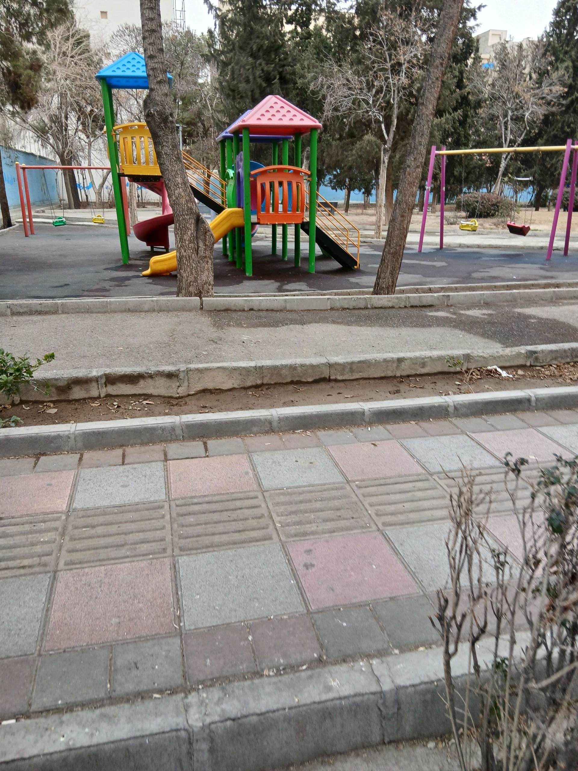 عکس زمین بازی کودکان