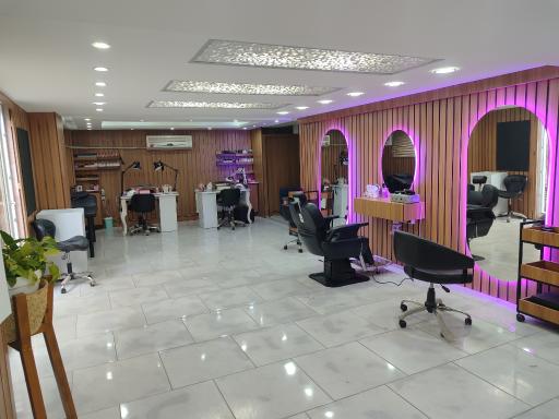 عکس آموزشگاه و آرایشگاه زنانه رامک