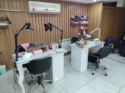 عکس آموزشگاه و آرایشگاه زنانه رامک