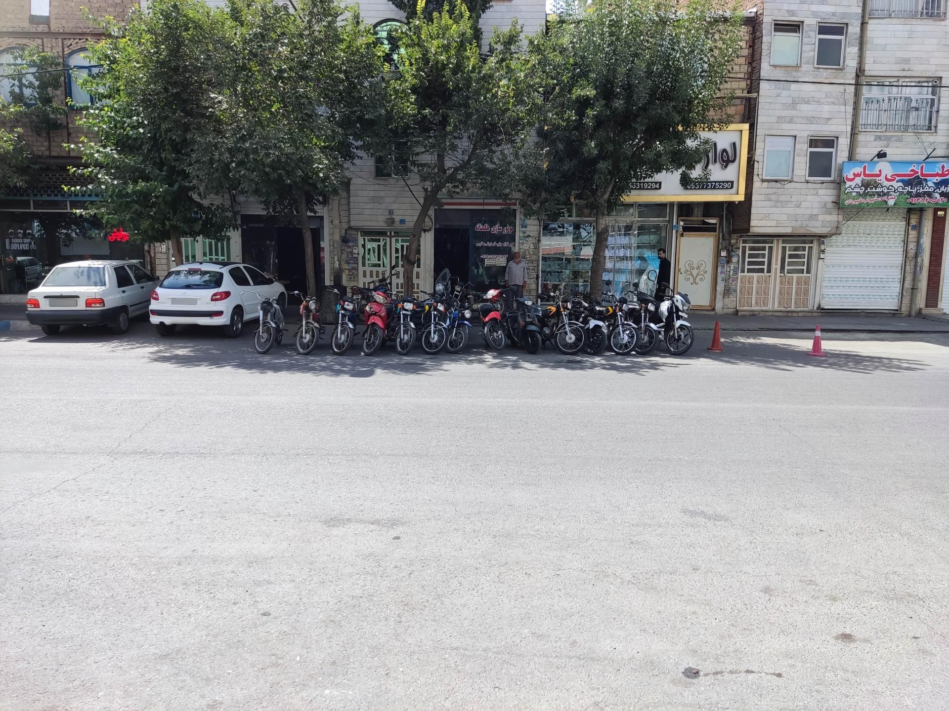 عکس لوازم یدکی موتور سیکلت هگمتانه 