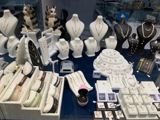 عکس گالري طلا و جواهر مهشاد 