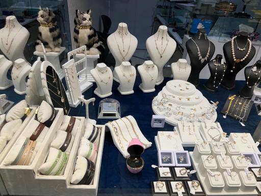 عکس گالري طلا و جواهر مهشاد 