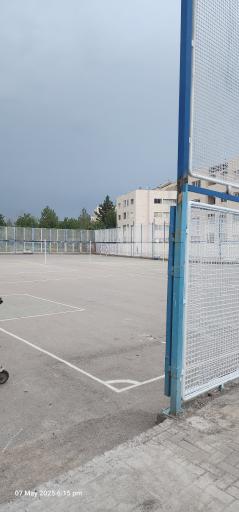 عکس زمین ورزشی امید