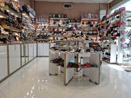 عکس فروشگاه کفش شهرزاد