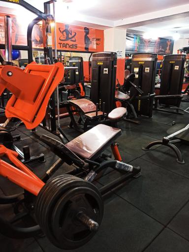 عکس باشگاه بدنسازی کسری