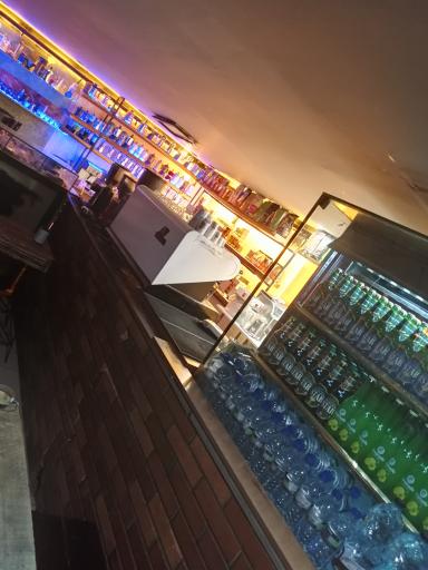 عکس کافه کاکو شیرازی