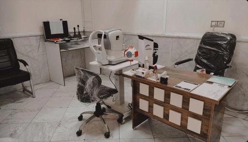 عکس اپتومتری و عینک آیریس