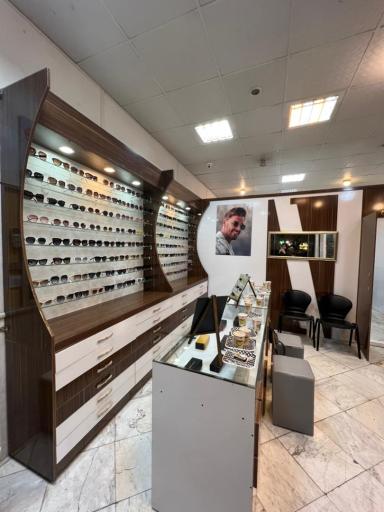 عکس اپتومتری و عینک آیریس