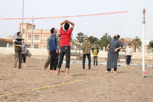 عکس زمین والیبال ساحلی سربازان عصر ظهور