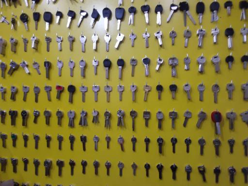 عکس کلید سازی صفی زاده 