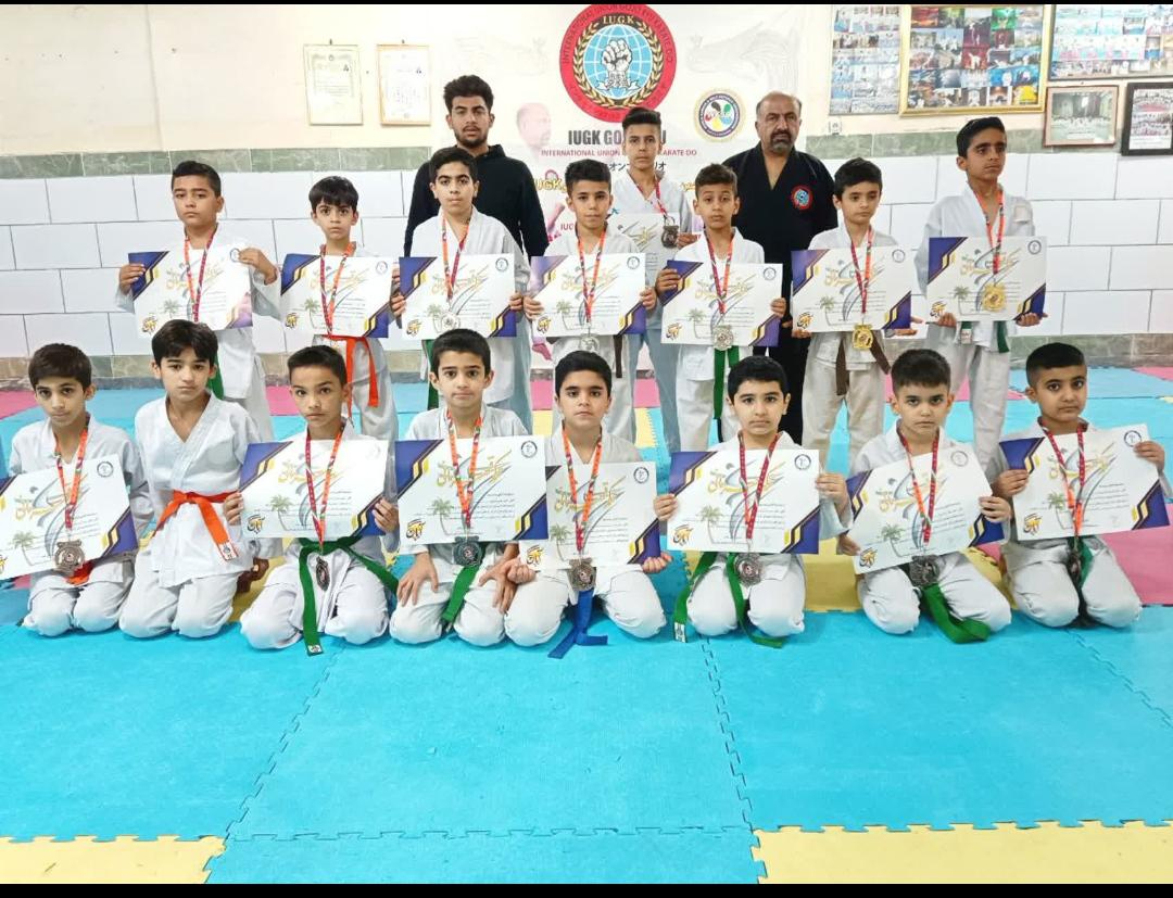 عکس باشگاه ققنوس