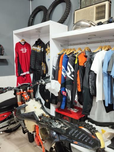 عکس فروشگاه اندرو لند 