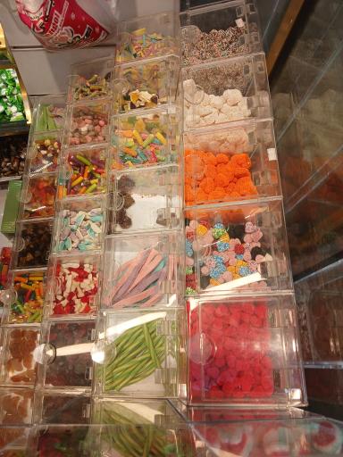 عکس خانه خرما، آجیل و شکلات توپکانلو