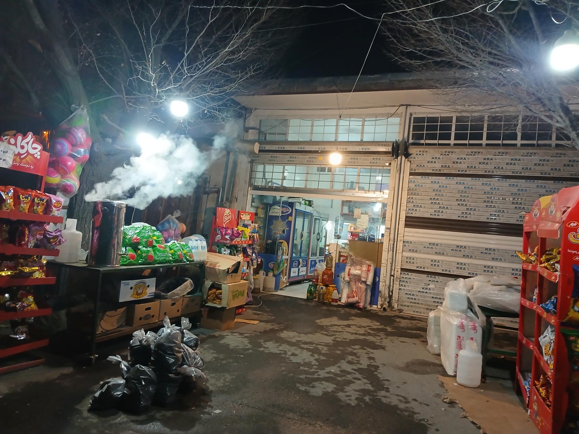 عکس سوپر مارکت جوانان