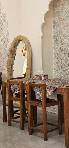 عکس رستوران و بیرون بر محفل