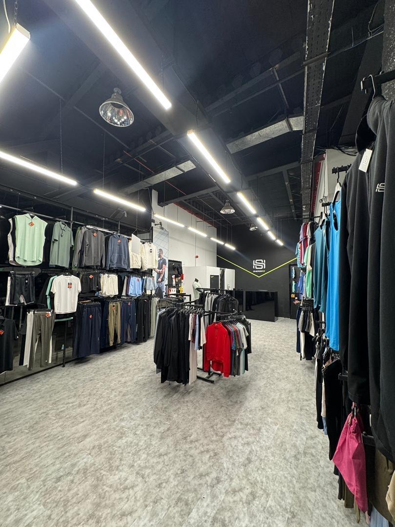 عکس پوشاک و لوازم ورزشی شرافیت