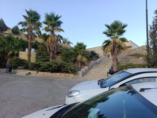 عکس پارکینگ عمومی باباکوهی