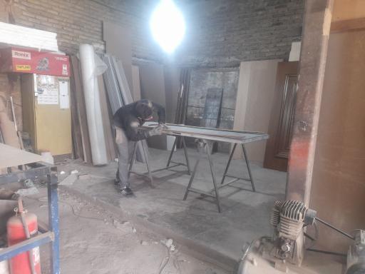 عکس نجاری و رنگ کاری امامی