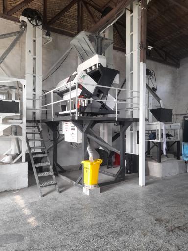 عکس برنجکوبی و بسته بندی و سورتینگ برنج ممتاز محمدی