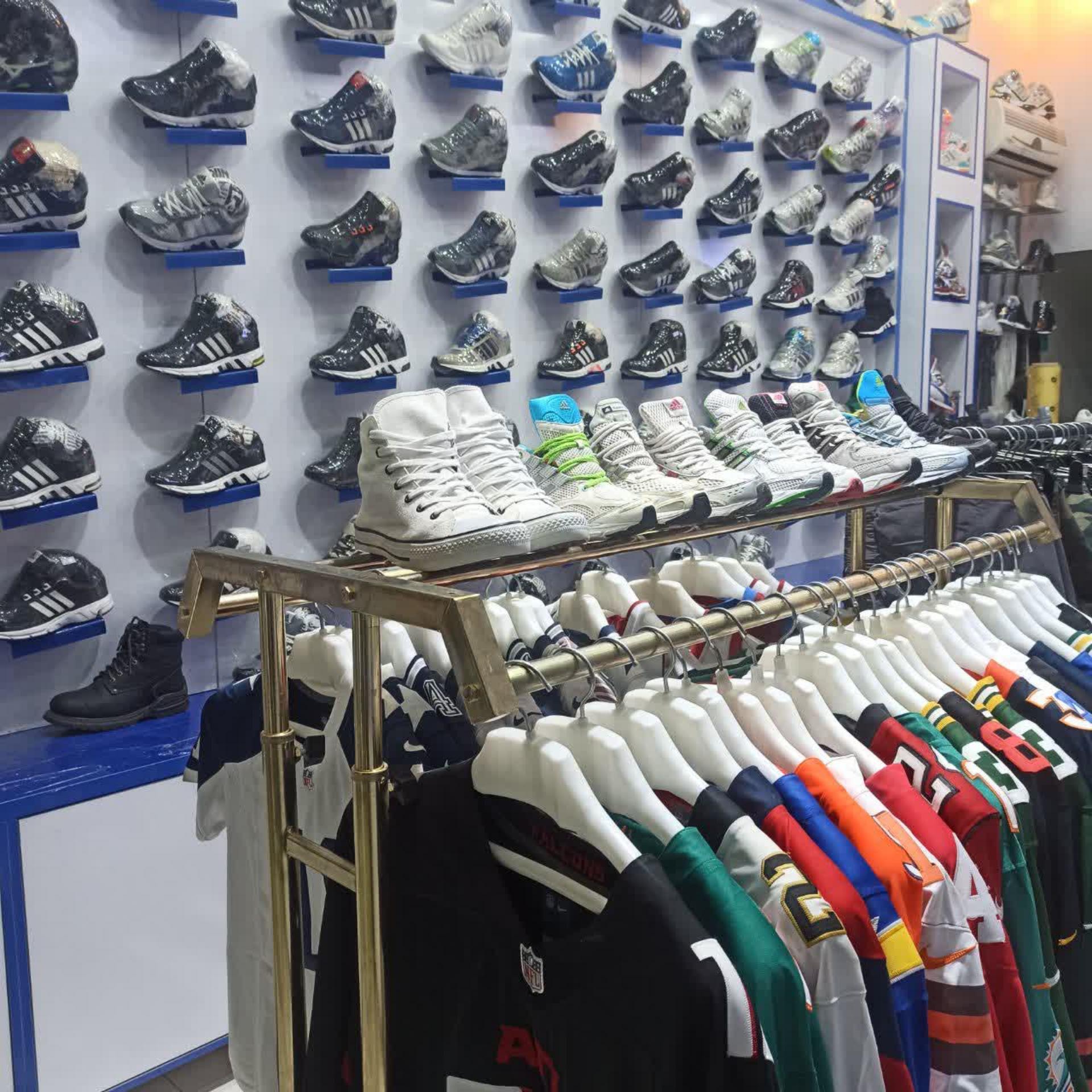 عکس فروشگاه اورجینال اسپرت قم