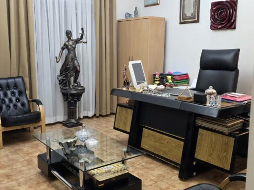 عکس دفتر وکالت رزانا عوض نژاد