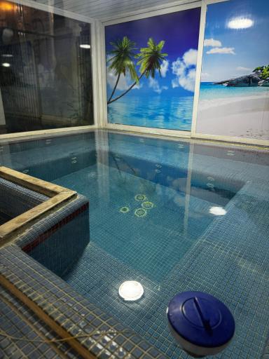 عکس مجموعه ورزشی اورانوس